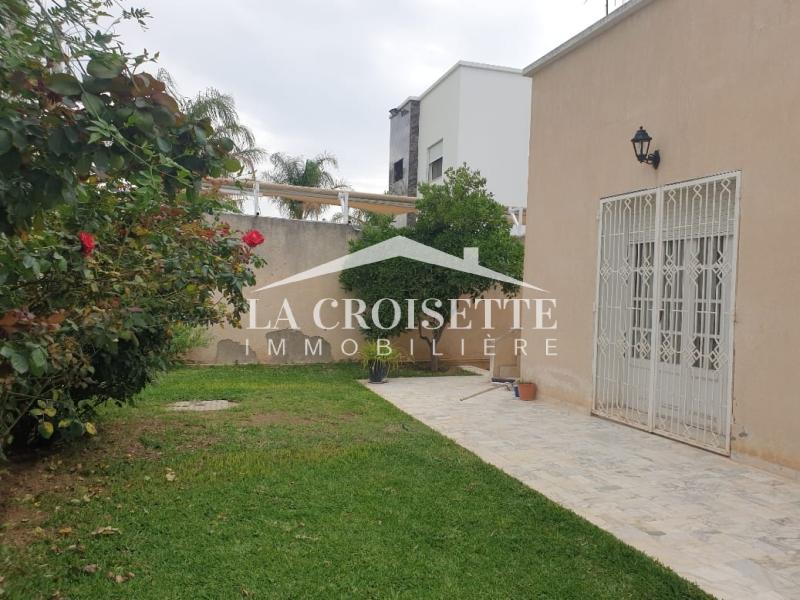 Rez-de chaussée de villa S+4 avec jardin à La Marsa